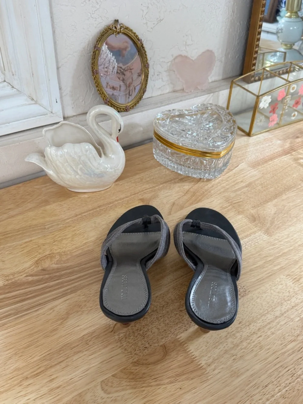 Vintage Y2K Gray Slip On Thong Kitten Heel Sandals Pumps Size 8 #Summer
#Y2K - Picture 13 of 14